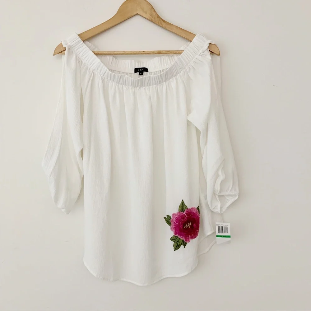 Kim and Cami Off shoulder Blouse Floral appliqué - Picture 1 of 5